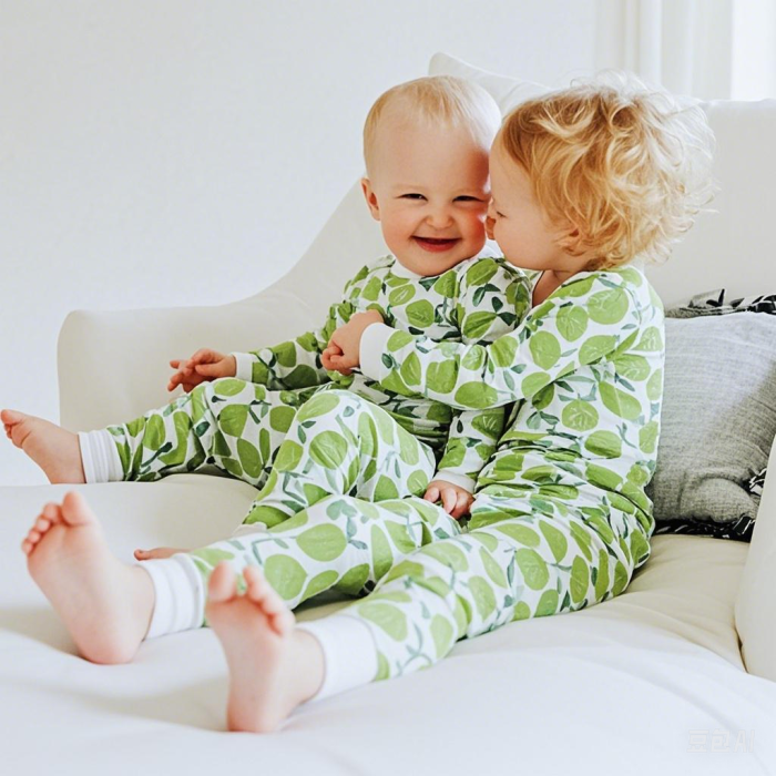 Print bamboo baby pajamas